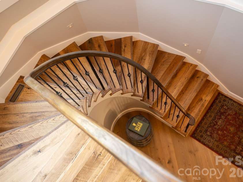31 Bear Tree Court, Hendersonville, NC 28792.  MLS# CAR4364393, YatesRealty ID 29118. 
