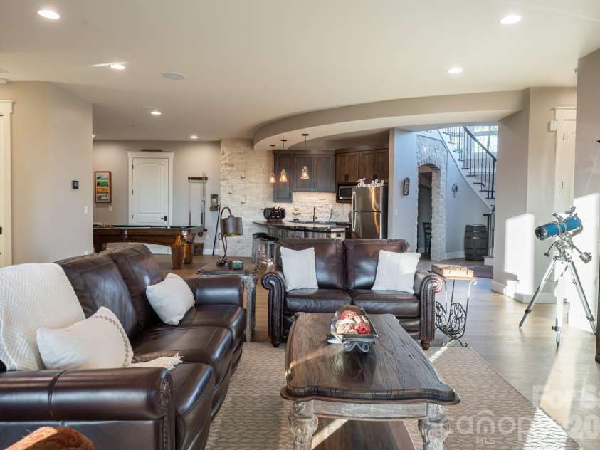 31 Bear Tree Court, Hendersonville, NC 28792.  MLS# CAR4364393, YatesRealty ID 29118. 