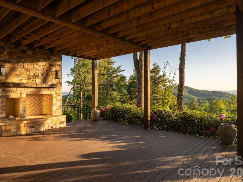 31 Bear Tree Court, Hendersonville, NC 28792.  MLS# CAR4364393, YatesRealty ID 29118. 