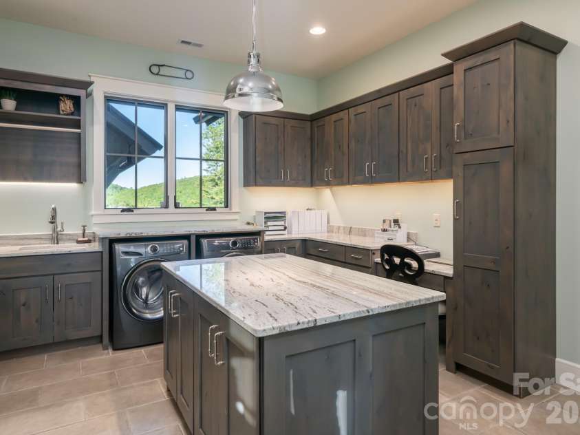 31 Bear Tree Court, Hendersonville, NC 28792.  MLS# CAR4364393, YatesRealty ID 29118. 
