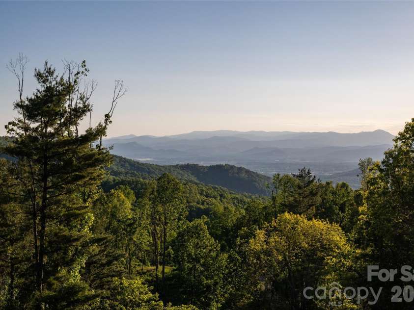 31 Bear Tree Court, Hendersonville, NC 28792.  MLS# CAR4364393, YatesRealty ID 29118. 