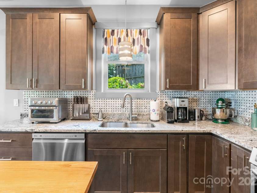 37 Bryant Street, Asheville, NC 28806.  MLS# CAR4275070, YatesRealty ID 29119. High End Cabinetry