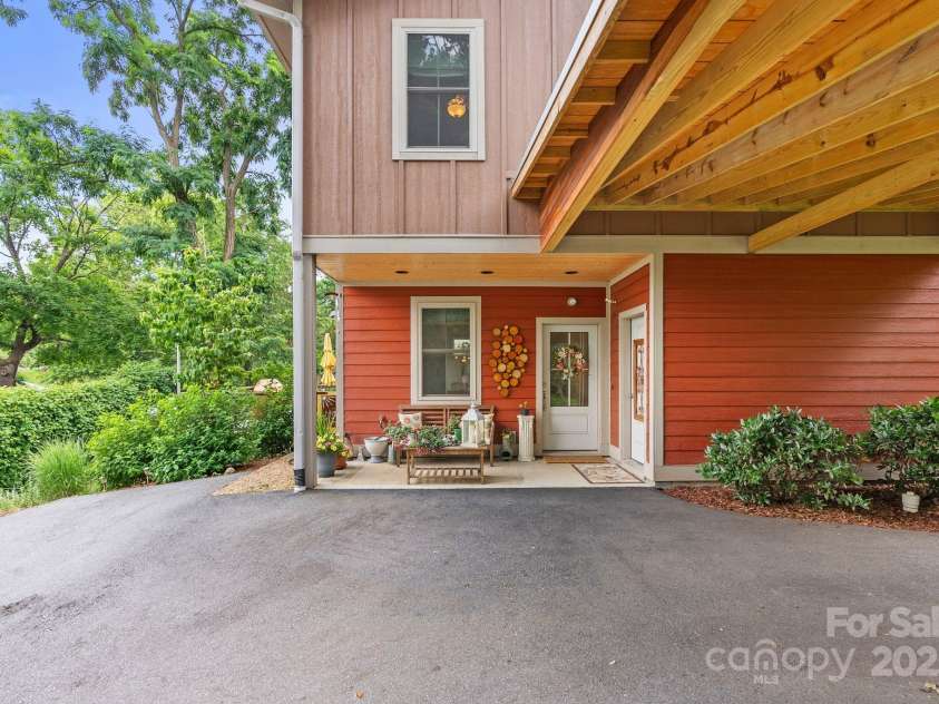 37 Bryant Street, Asheville, NC 28806.  MLS# CAR4275070, YatesRealty ID 29119. Welcome Home