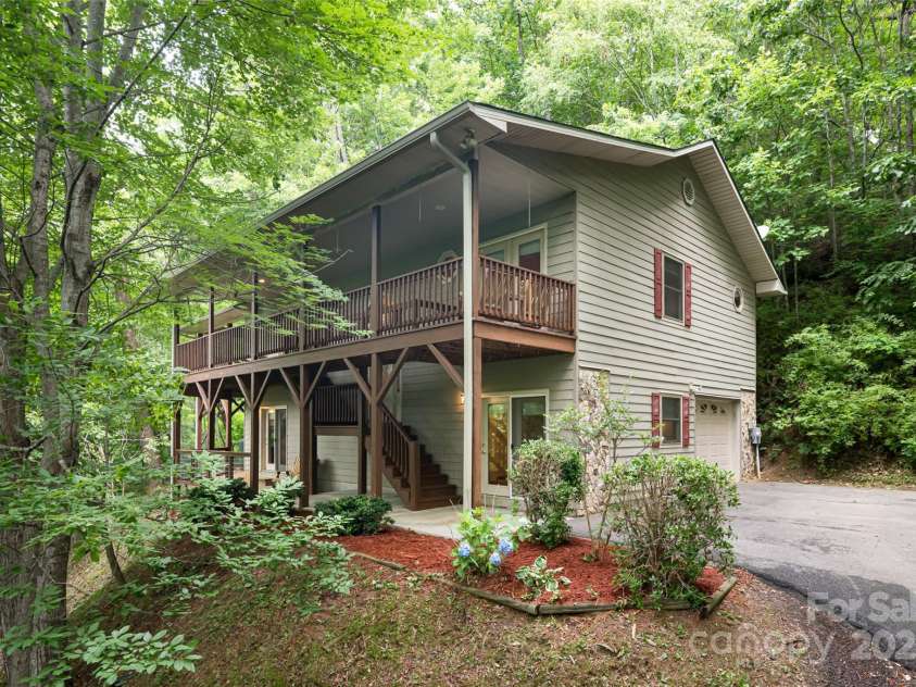 380 Allison Drive, Maggie Valley, NC 28751.  MLS# CAR4273769, YatesRealty ID 29120. 