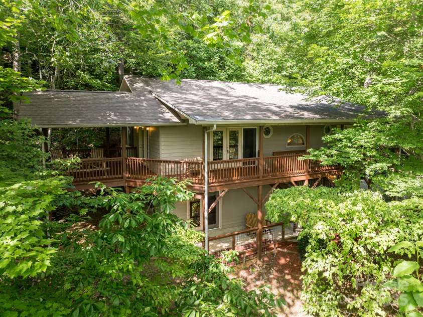 380 Allison Drive, Maggie Valley, NC 28751.  MLS# CAR4273769, YatesRealty ID 29120. 