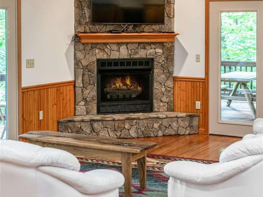 380 Allison Drive, Maggie Valley, NC 28751.  MLS# CAR4273769, YatesRealty ID 29120. 