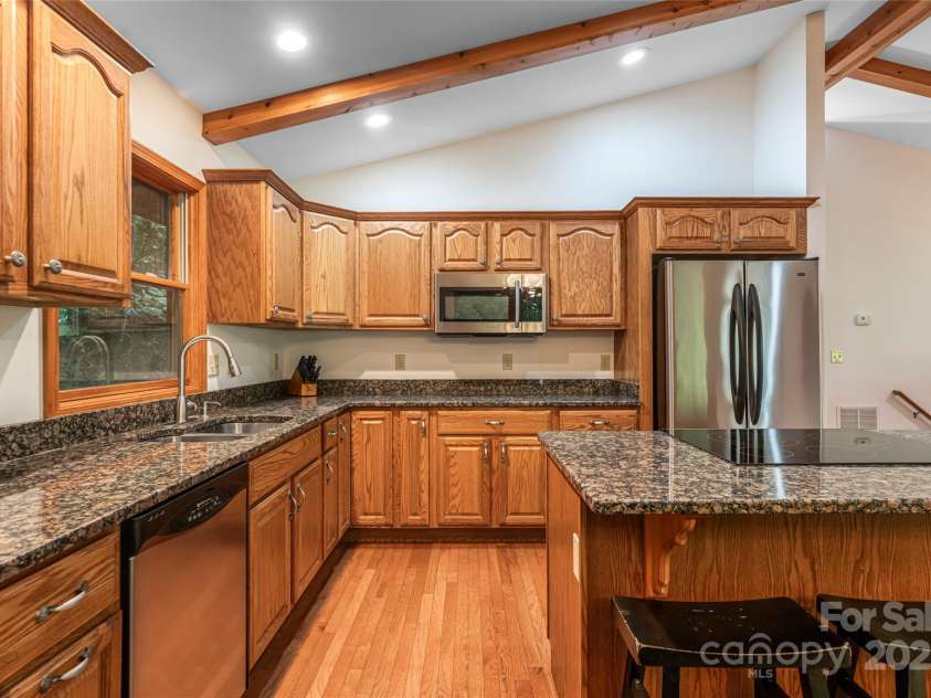 380 Allison Drive, Maggie Valley, NC 28751.  MLS# CAR4273769, YatesRealty ID 29120. 