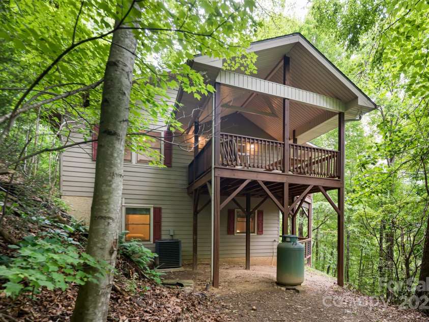 380 Allison Drive, Maggie Valley, NC 28751.  MLS# CAR4273769, YatesRealty ID 29120. 