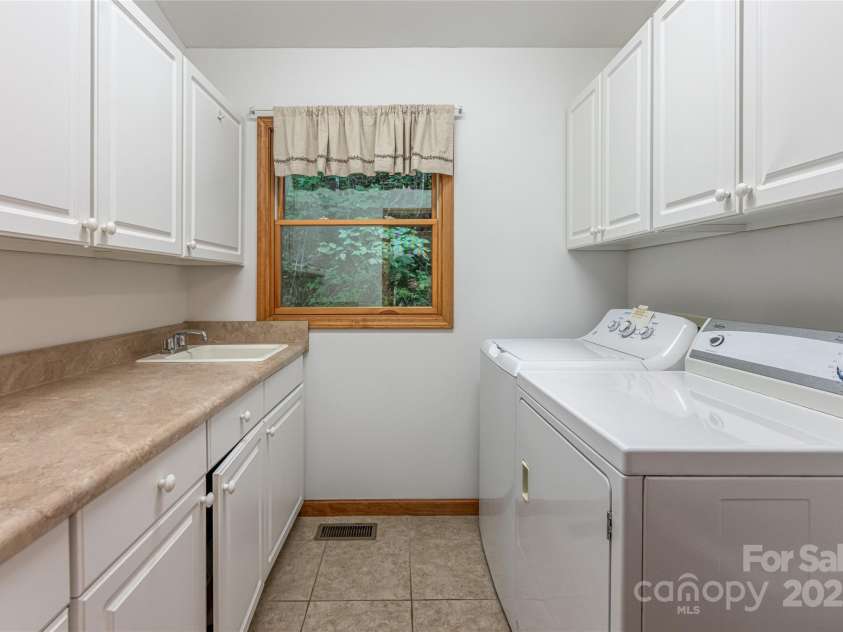 380 Allison Drive, Maggie Valley, NC 28751.  MLS# CAR4273769, YatesRealty ID 29120. Laundry room