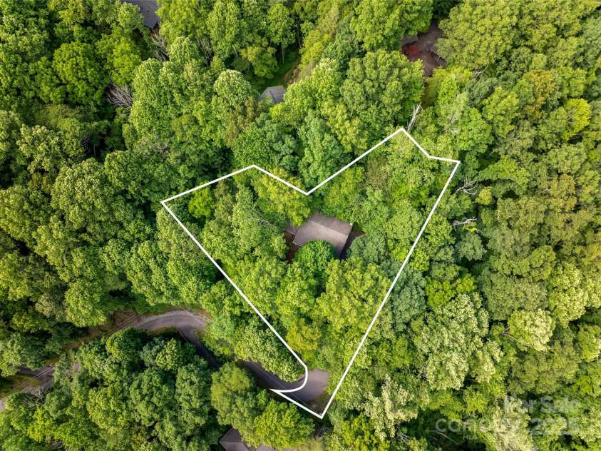 380 Allison Drive, Maggie Valley, NC 28751.  MLS# CAR4273769, YatesRealty ID 29120. Lot lines are appx