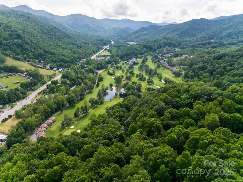 380 Allison Drive, Maggie Valley, NC 28751.  MLS# CAR4273769, YatesRealty ID 29120. Maggie Valley Country Club is a stones throw away