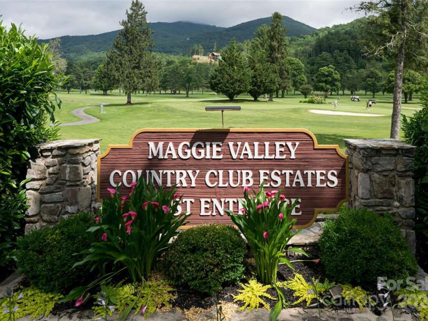 380 Allison Drive, Maggie Valley, NC 28751.  MLS# CAR4273769, YatesRealty ID 29120. Maggie Valley Country Club offers wonderful ammenities in walking distance