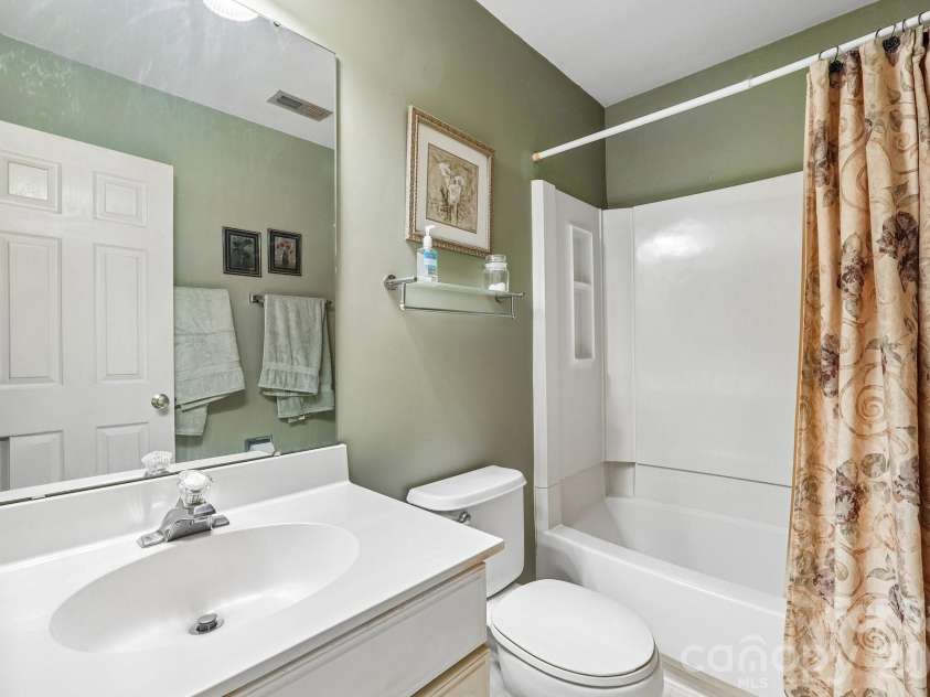 3429 Turtle Cross Lane, Charlotte, NC 28269.  MLS# CAR4389563, YatesRealty ID 29123. 