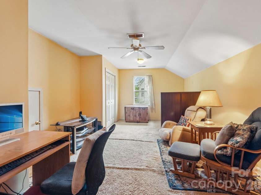 3429 Turtle Cross Lane, Charlotte, NC 28269.  MLS# CAR4389563, YatesRealty ID 29123. 
