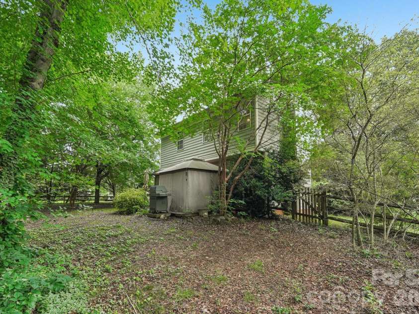 3429 Turtle Cross Lane, Charlotte, NC 28269.  MLS# CAR4389563, YatesRealty ID 29123. 