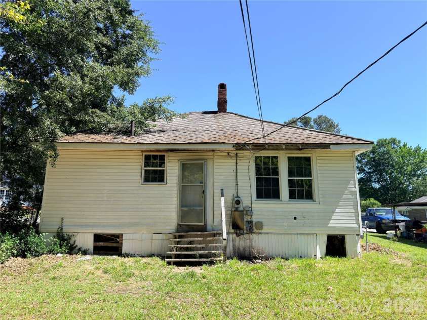 18 Dogwood Street, Wadesboro, NC 28170.  MLS# CAR4389377, YatesRealty ID 29126. 