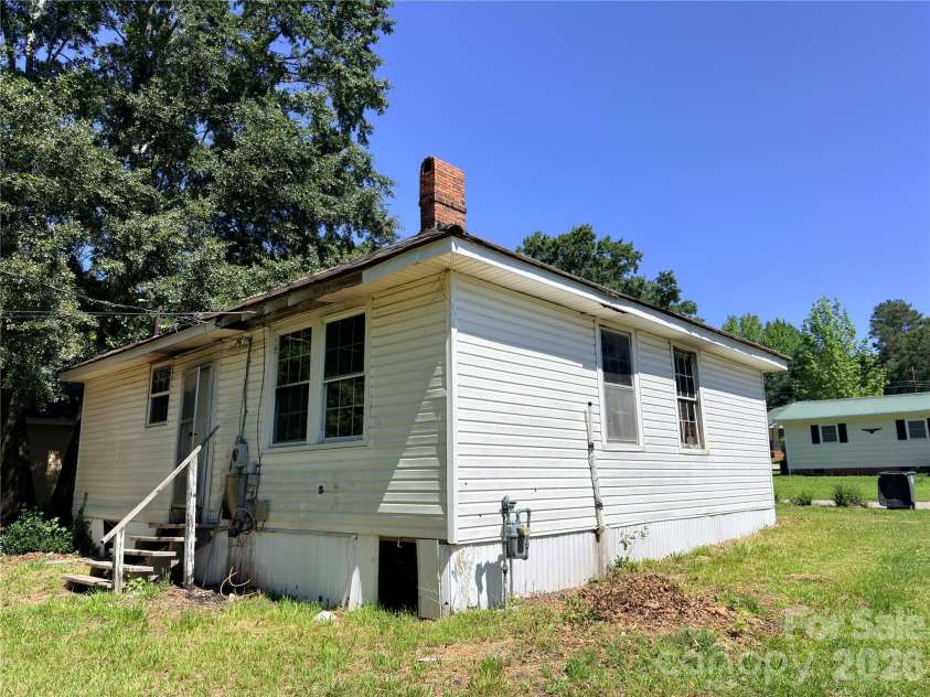 18 Dogwood Street, Wadesboro, NC 28170.  MLS# CAR4389377, YatesRealty ID 29126. 