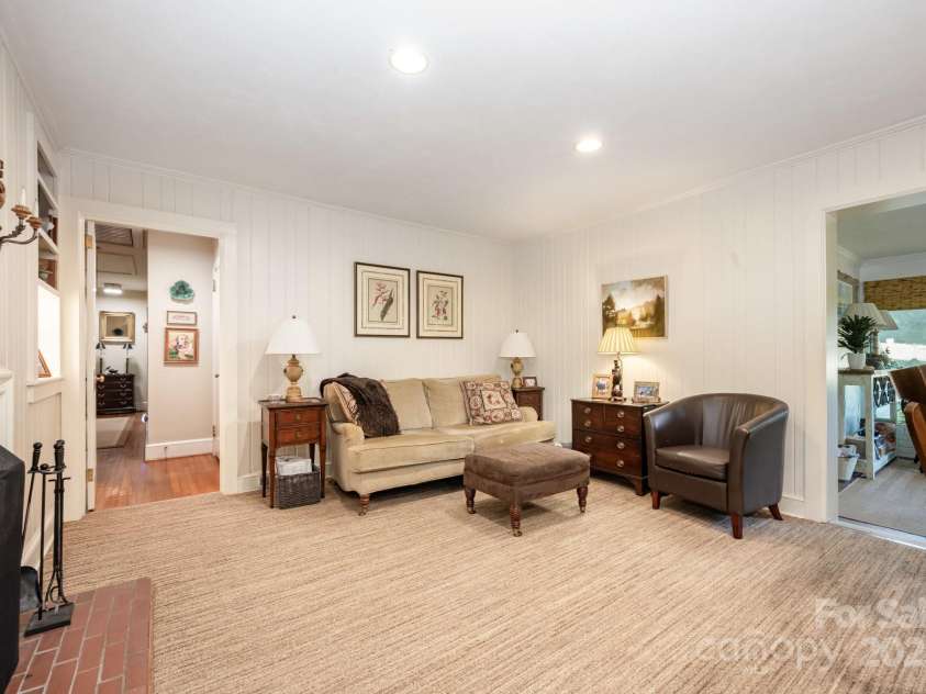 3125 Loma Lane, Charlotte, NC 28205.  MLS# CAR4286992, YatesRealty ID 29126. Den