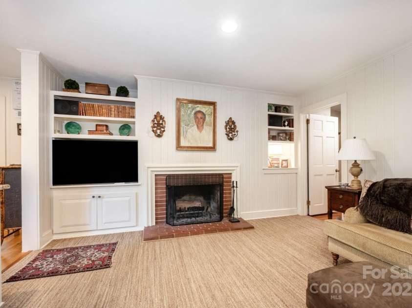 3125 Loma Lane, Charlotte, NC 28205.  MLS# CAR4286992, YatesRealty ID 29126. Den