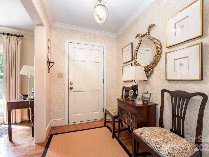 3125 Loma Lane, Charlotte, NC 28205.  MLS# CAR4286992, YatesRealty ID 29126. Foyer