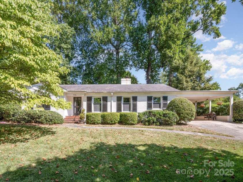 3125 Loma Lane, Charlotte, NC 28205.  MLS# CAR4286992, YatesRealty ID 29126. Front Exterior