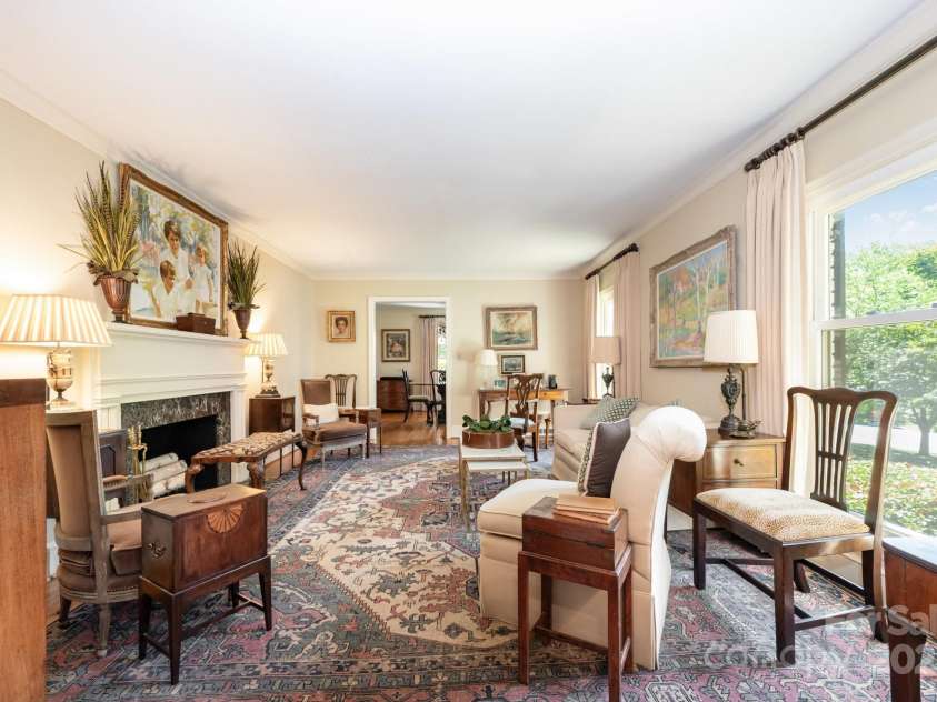 3125 Loma Lane, Charlotte, NC 28205.  MLS# CAR4286992, YatesRealty ID 29126. Living Room
