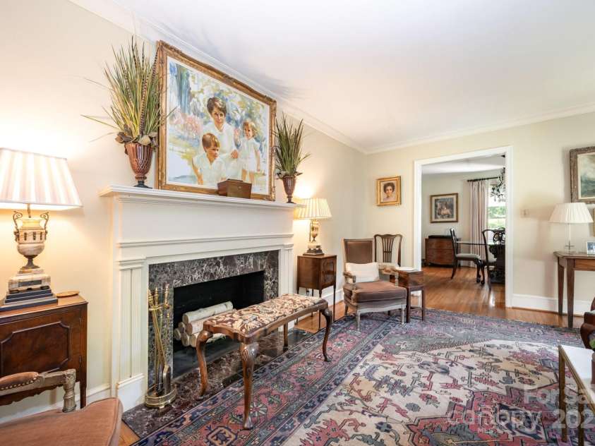 3125 Loma Lane, Charlotte, NC 28205.  MLS# CAR4286992, YatesRealty ID 29126. Living Room