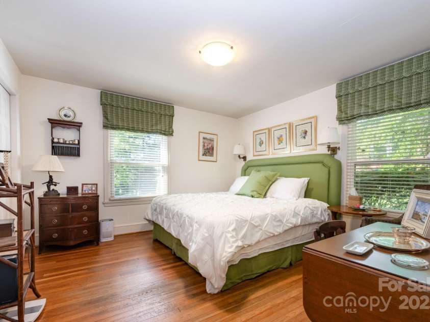 3125 Loma Lane, Charlotte, NC 28205.  MLS# CAR4286992, YatesRealty ID 29126. Primary Bedroom
