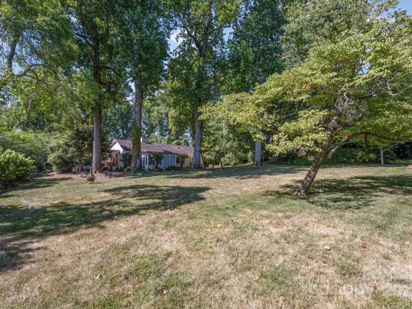 3125 Loma Lane, Charlotte, NC 28205.  MLS# CAR4286992, YatesRealty ID 29126. Rear Yard