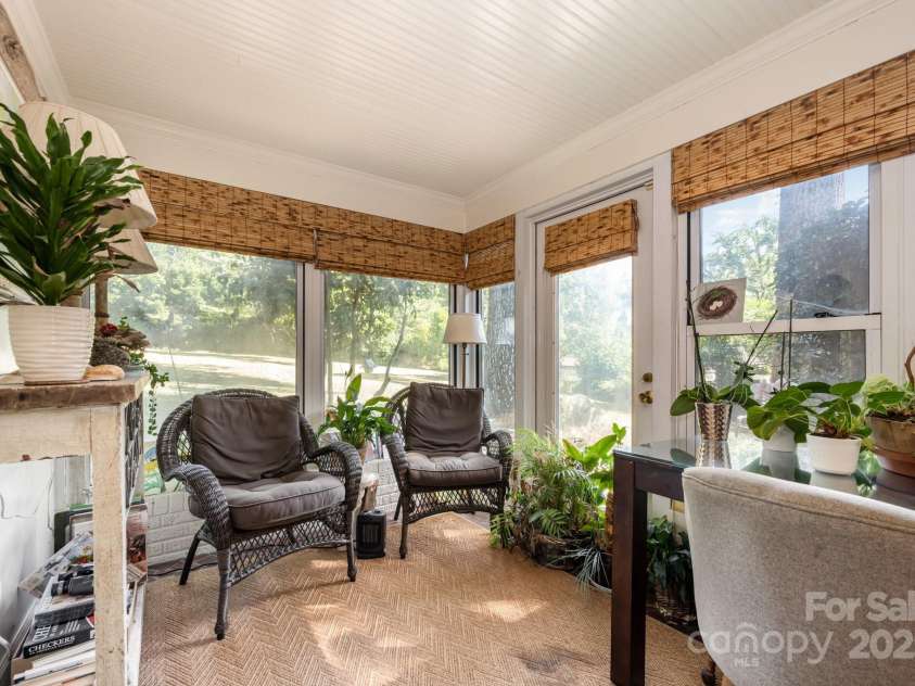3125 Loma Lane, Charlotte, NC 28205.  MLS# CAR4286992, YatesRealty ID 29126. Sunroom