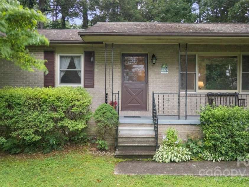 111 Cannon Drive, Hendersonville, NC 28792.  MLS# CAR4278342, YatesRealty ID 29128. 