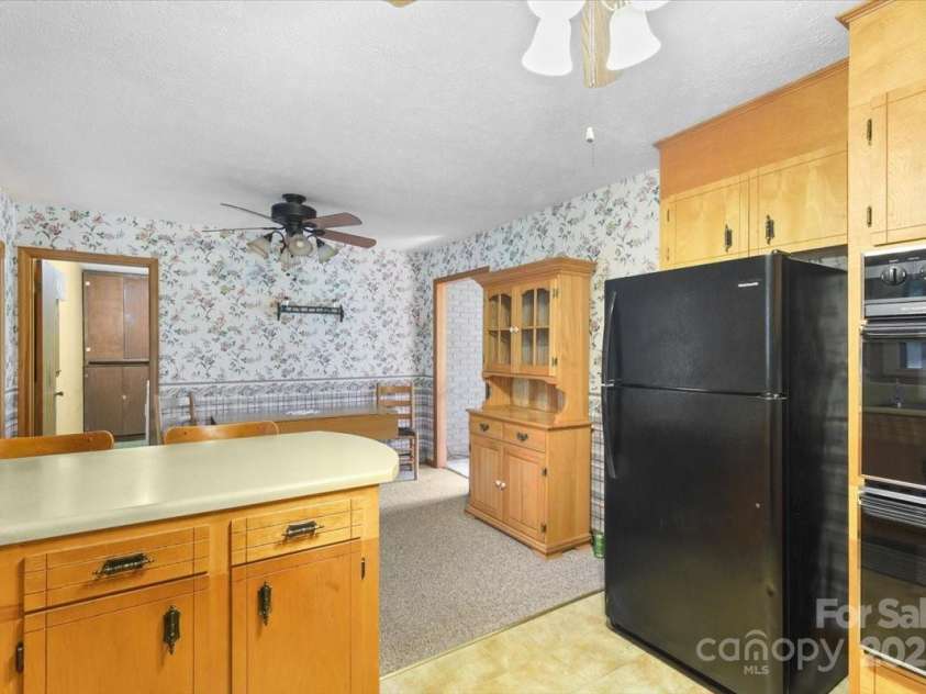 111 Cannon Drive, Hendersonville, NC 28792.  MLS# CAR4278342, YatesRealty ID 29128. 