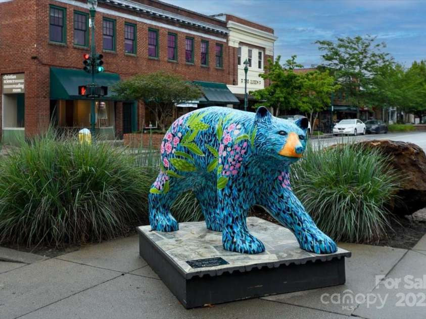 111 Cannon Drive, Hendersonville, NC 28792.  MLS# CAR4278342, YatesRealty ID 29128. Downtown