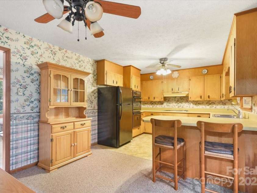 111 Cannon Drive, Hendersonville, NC 28792.  MLS# CAR4278342, YatesRealty ID 29128. Kitchen