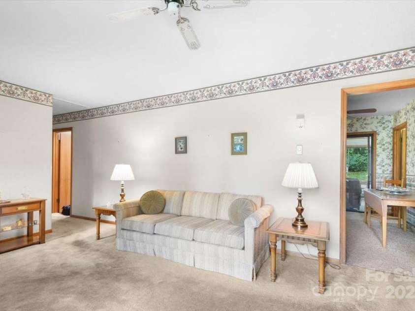 111 Cannon Drive, Hendersonville, NC 28792.  MLS# CAR4278342, YatesRealty ID 29128. Living Room