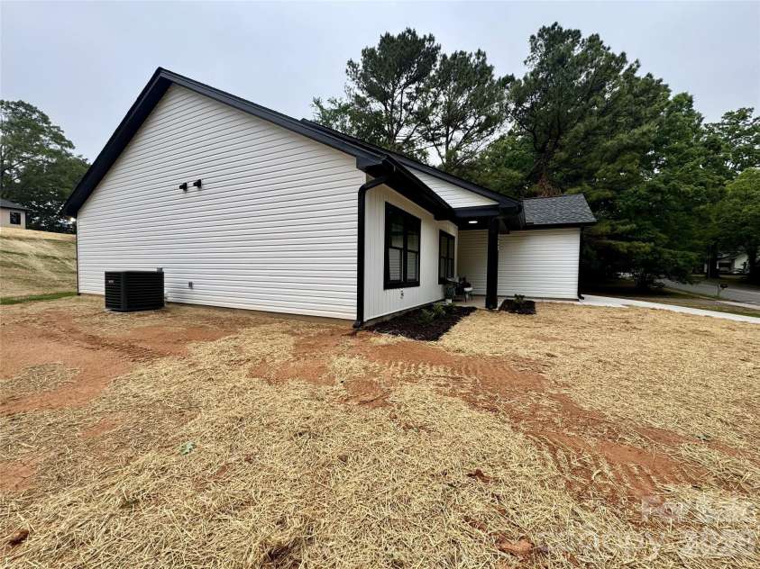 325 Chapel Street, Landis, NC 28088.  MLS# CAR4376020, YatesRealty ID 29128. 