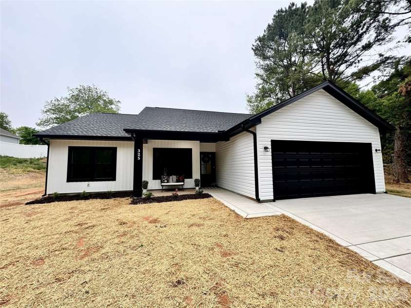 325 Chapel Street, Landis, NC 28088.  MLS# CAR4376020, YatesRealty ID 29128. 