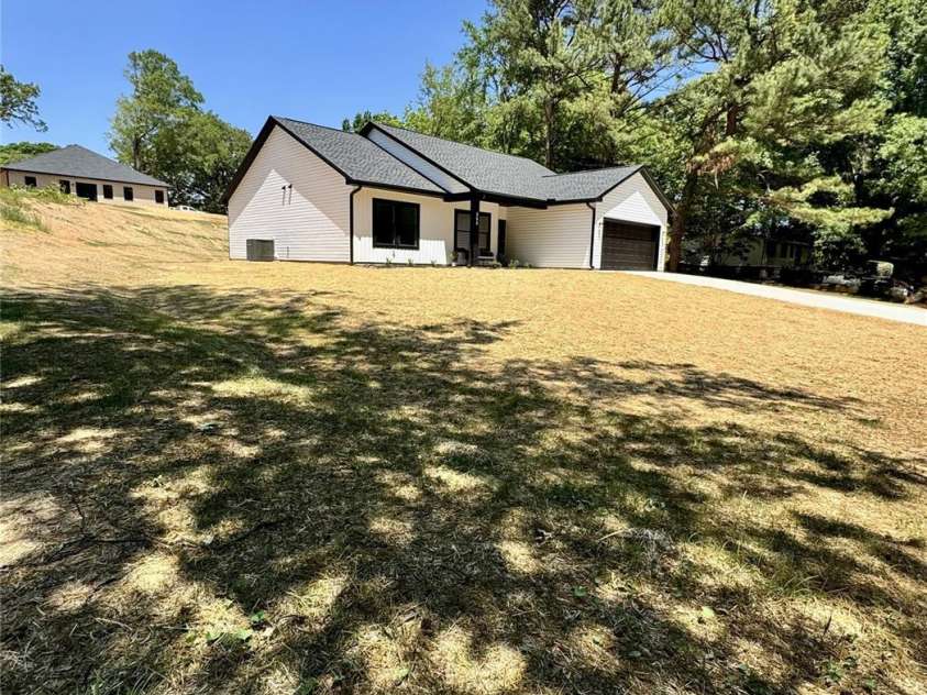 325 Chapel Street, Landis, NC 28088.  MLS# CAR4376020, YatesRealty ID 29128. 