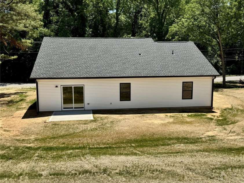 325 Chapel Street, Landis, NC 28088.  MLS# CAR4376020, YatesRealty ID 29128. 