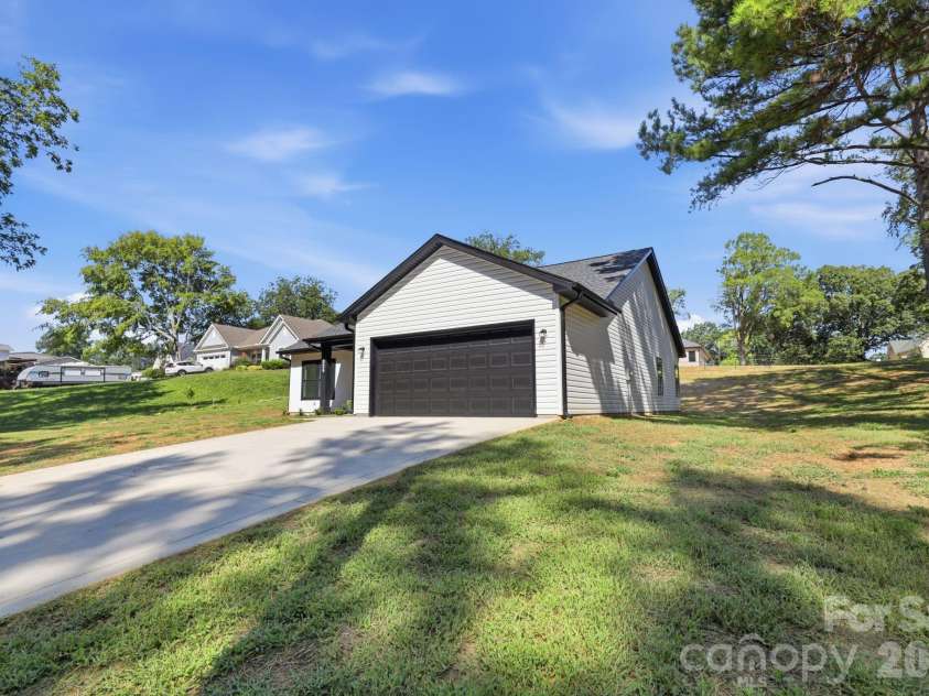 325 Chapel Street, Landis, NC 28088.  MLS# CAR4415900, YatesRealty ID 29128. 