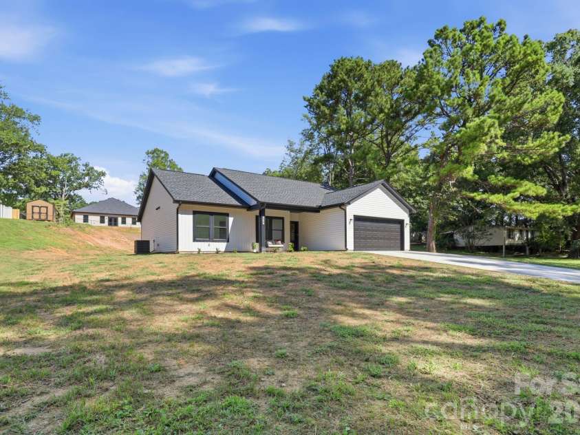 325 Chapel Street, Landis, NC 28088.  MLS# CAR4415900, YatesRealty ID 29128. 