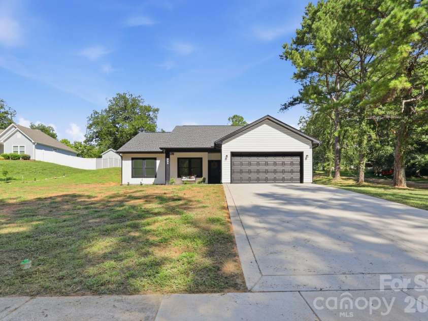 325 Chapel Street, Landis, NC 28088.  MLS# CAR4415900, YatesRealty ID 29128. 