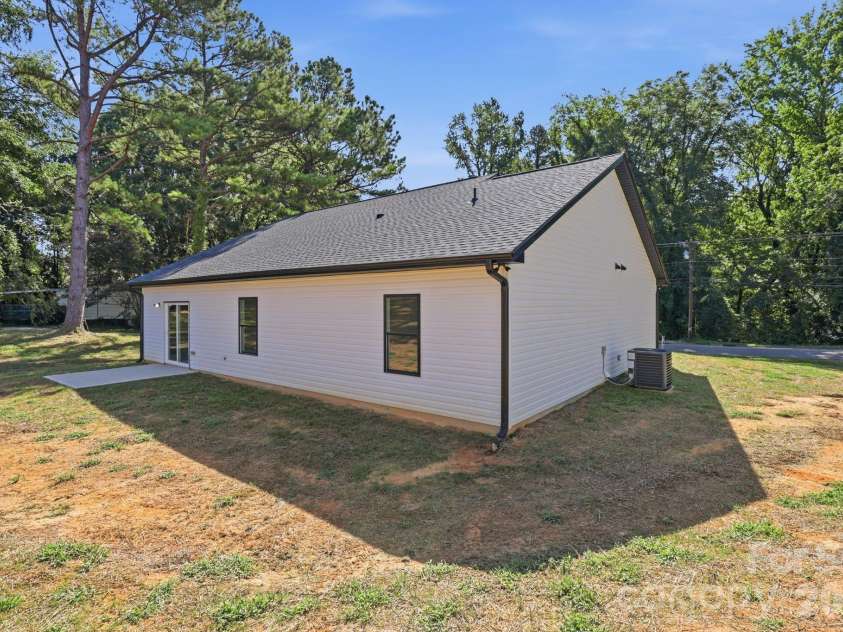 325 Chapel Street, Landis, NC 28088.  MLS# CAR4415900, YatesRealty ID 29128. 
