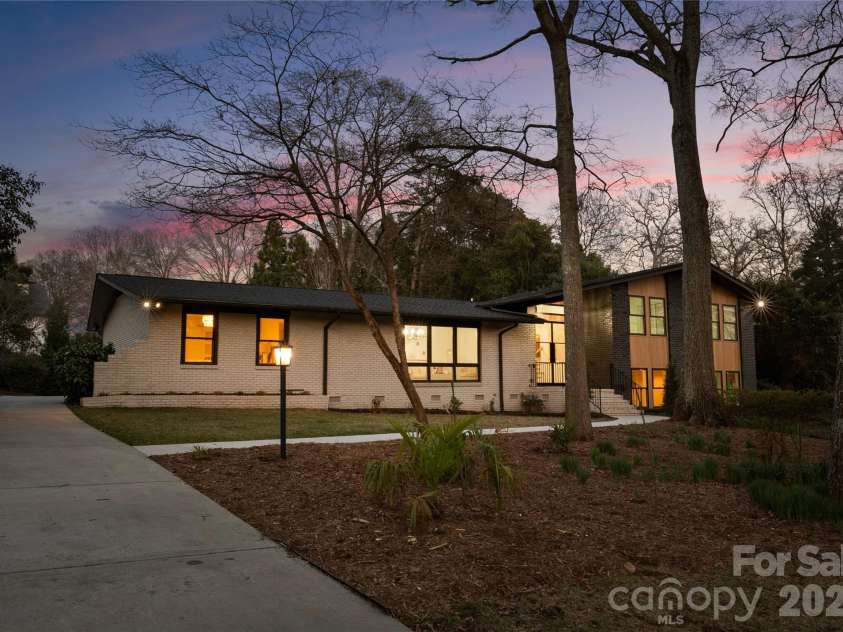 823 Wingrave Drive, Charlotte, NC 28270.  MLS# CAR4351903, YatesRealty ID 29129. 