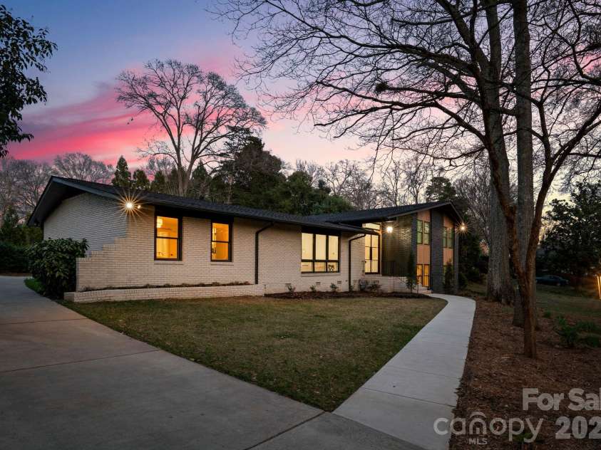 823 Wingrave Drive, Charlotte, NC 28270.  MLS# CAR4351903, YatesRealty ID 29129. 