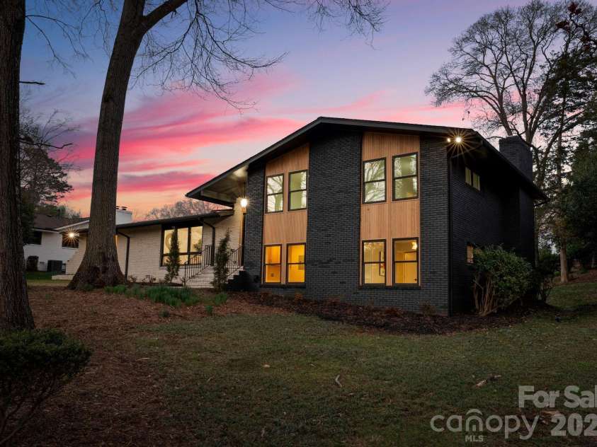 823 Wingrave Drive, Charlotte, NC 28270.  MLS# CAR4351903, YatesRealty ID 29129. 