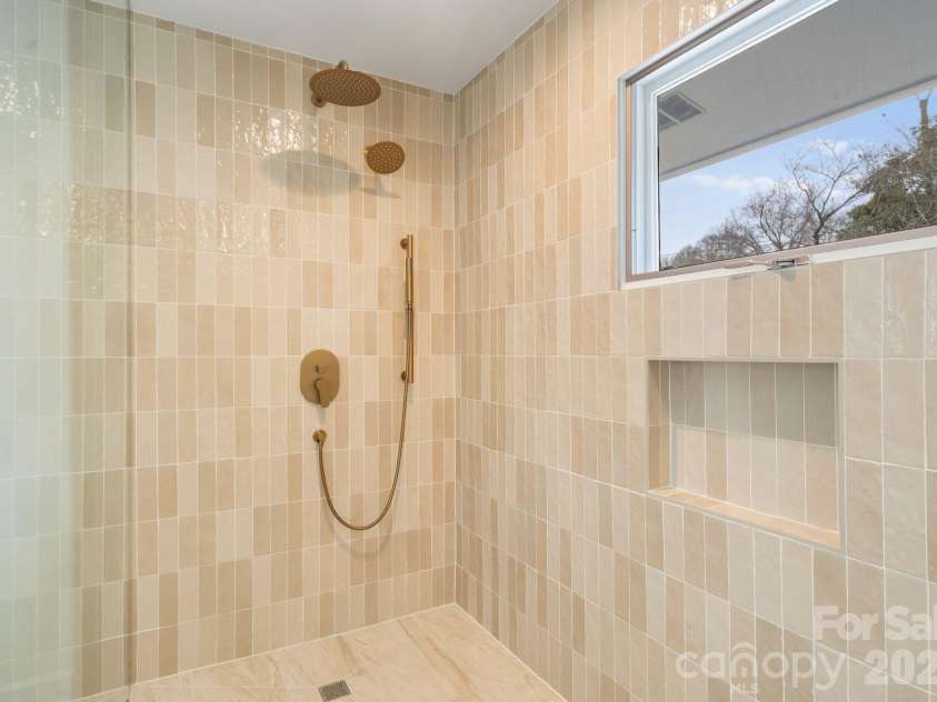 823 Wingrave Drive, Charlotte, NC 28270.  MLS# CAR4351903, YatesRealty ID 29129. 