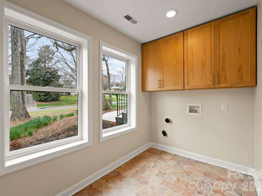 823 Wingrave Drive, Charlotte, NC 28270.  MLS# CAR4351903, YatesRealty ID 29129. 