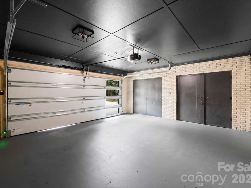 823 Wingrave Drive, Charlotte, NC 28270.  MLS# CAR4351903, YatesRealty ID 29129. 