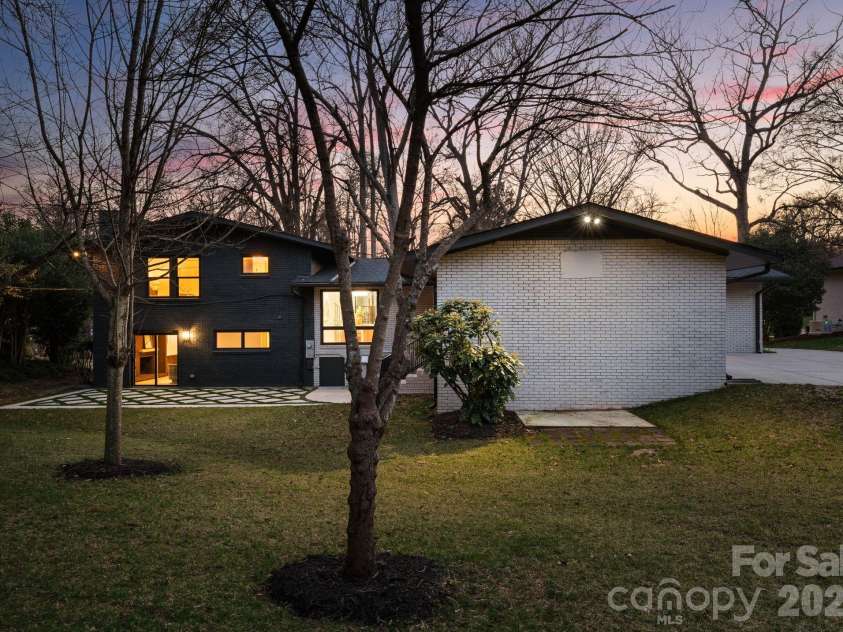 823 Wingrave Drive, Charlotte, NC 28270.  MLS# CAR4351903, YatesRealty ID 29129. 